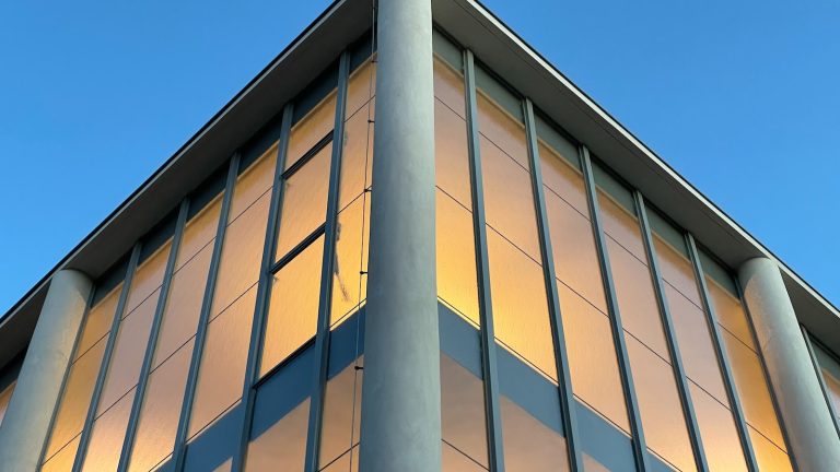 Het gebruik van plafondventilatoren voor stijl en comfort