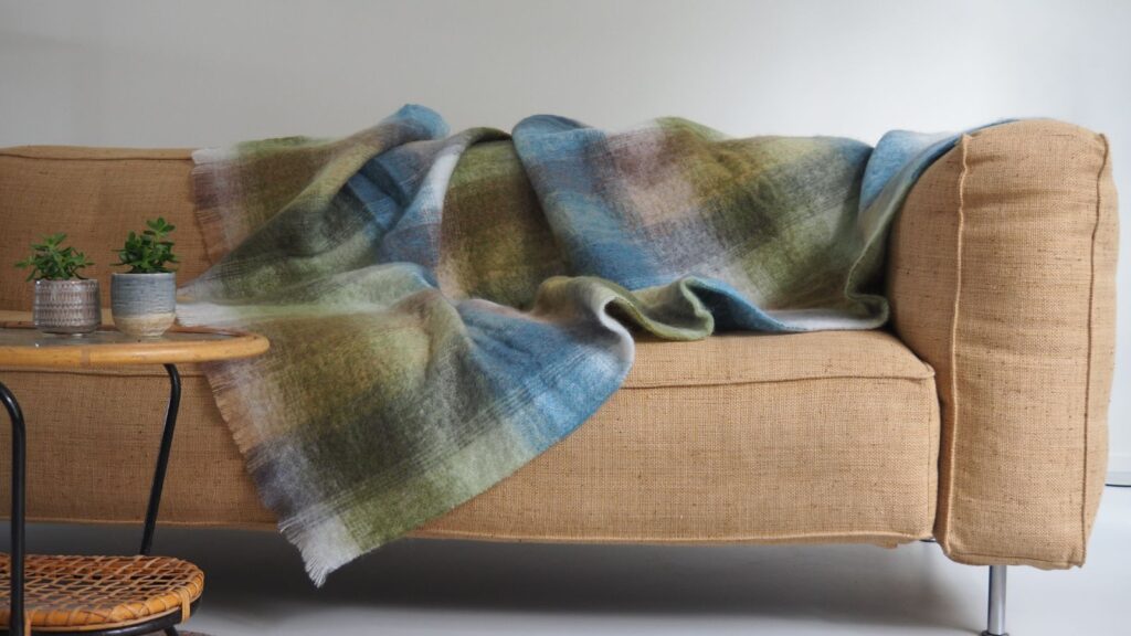 beige interieur met kleur Interieurstudio85